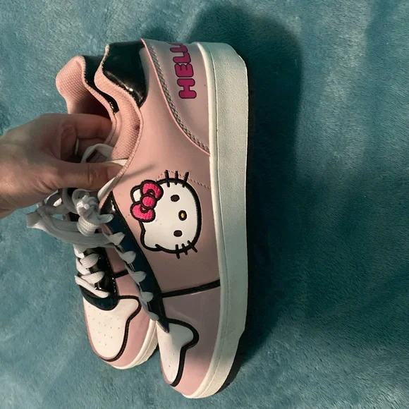 Hello Kitty Sneakers🎀 - Picture 4 of 6